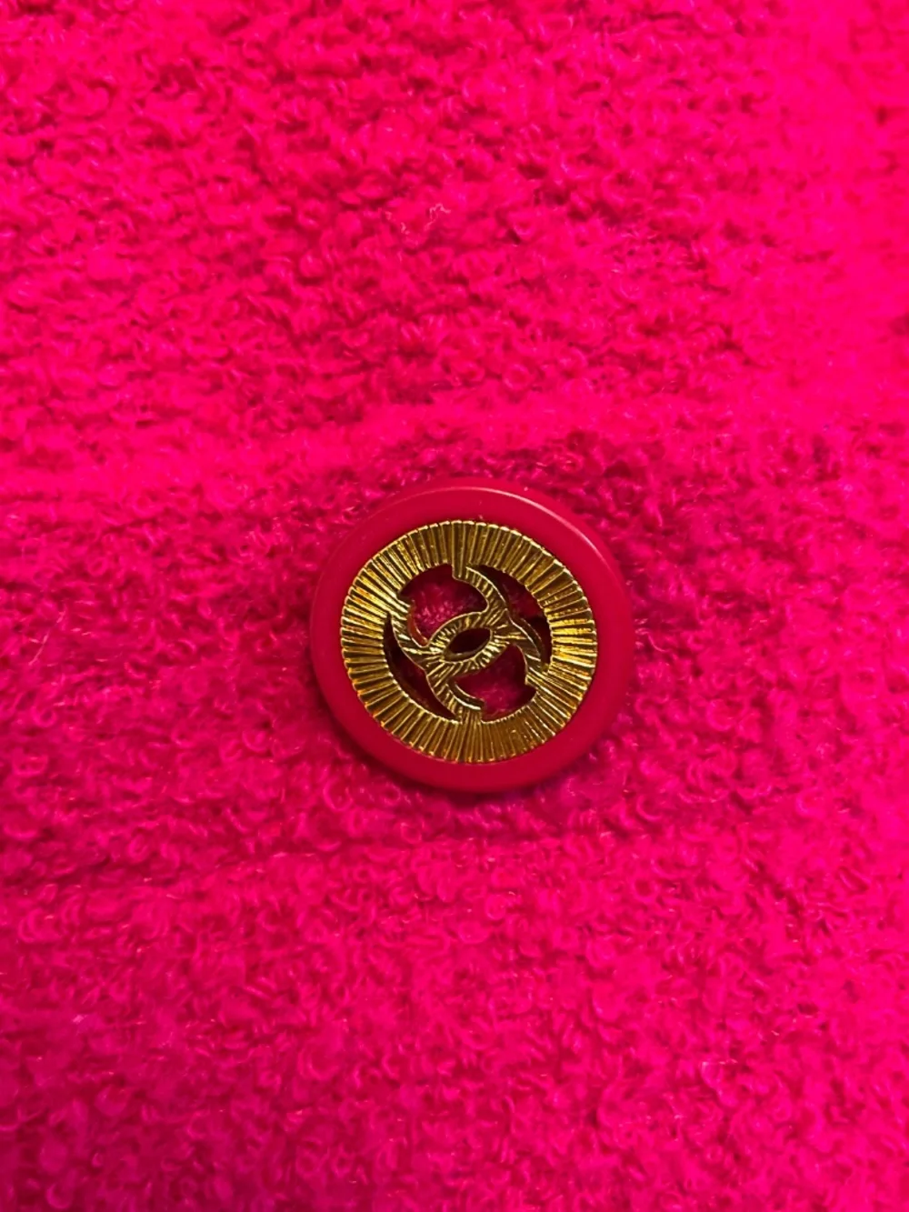 CHANEL VINTAGE HOT PINK BOUCLE WOOL TWEED JACKET WITH GOLD CC LOGO BUTTONS